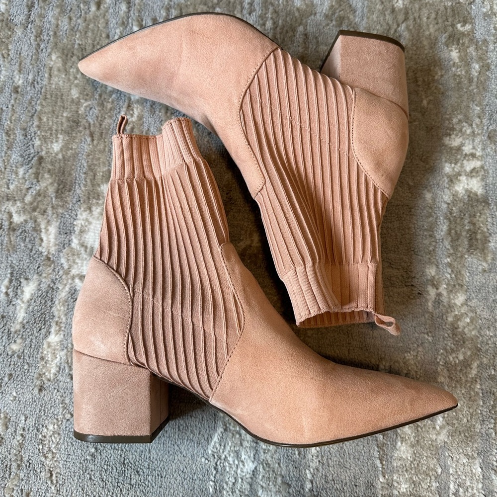 Forever 21 pink suede pointy boots. Size 10